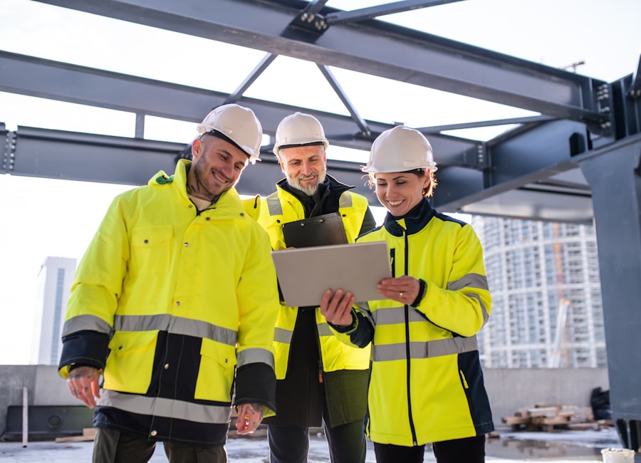 Tecnici HSE sul campo con tablet durante sessione formativa